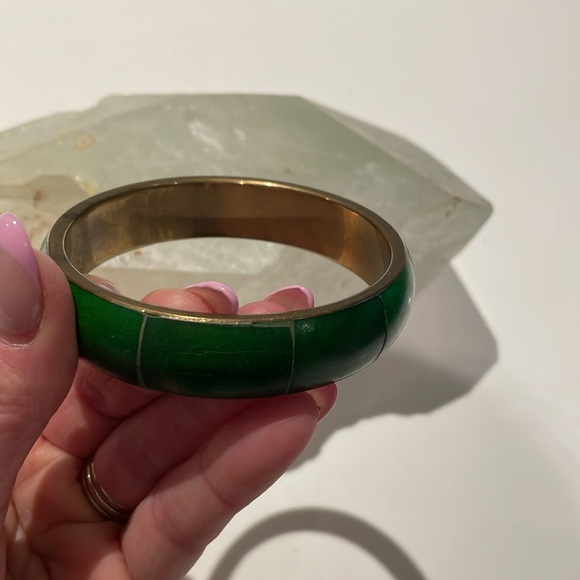 Green Wooden Bracelet set in a gold tone - Picture 4 of 6